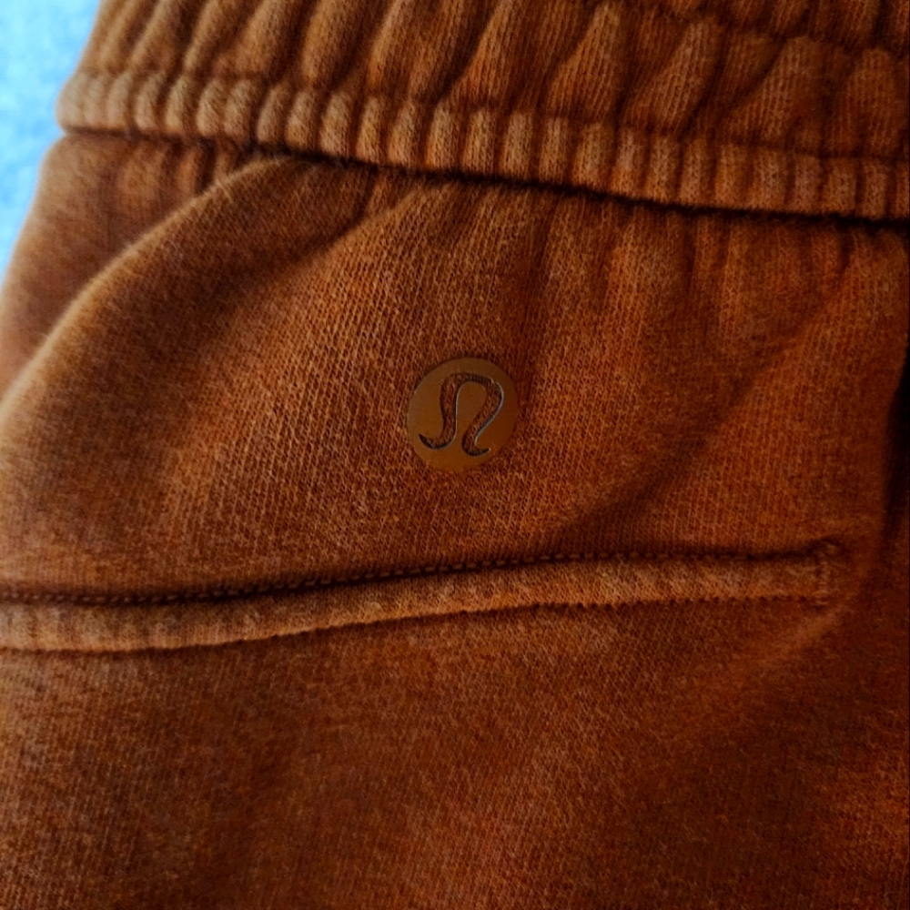 Lululemon - Picture 3 of 3
